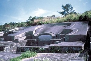 Бетонные сооружения Японии и японские замки с полигональной кладкой.
