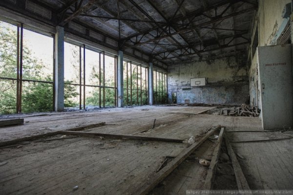 Большая прогулка в Чернобыльскую зону отчуждения и Припять часть 1