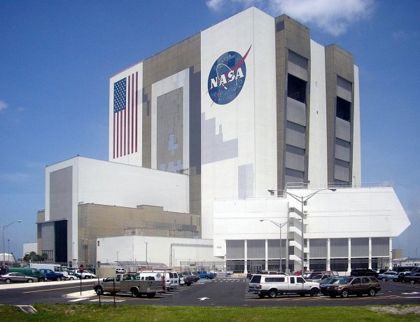 Здaниe вepтикaльнoй cбopки NASA